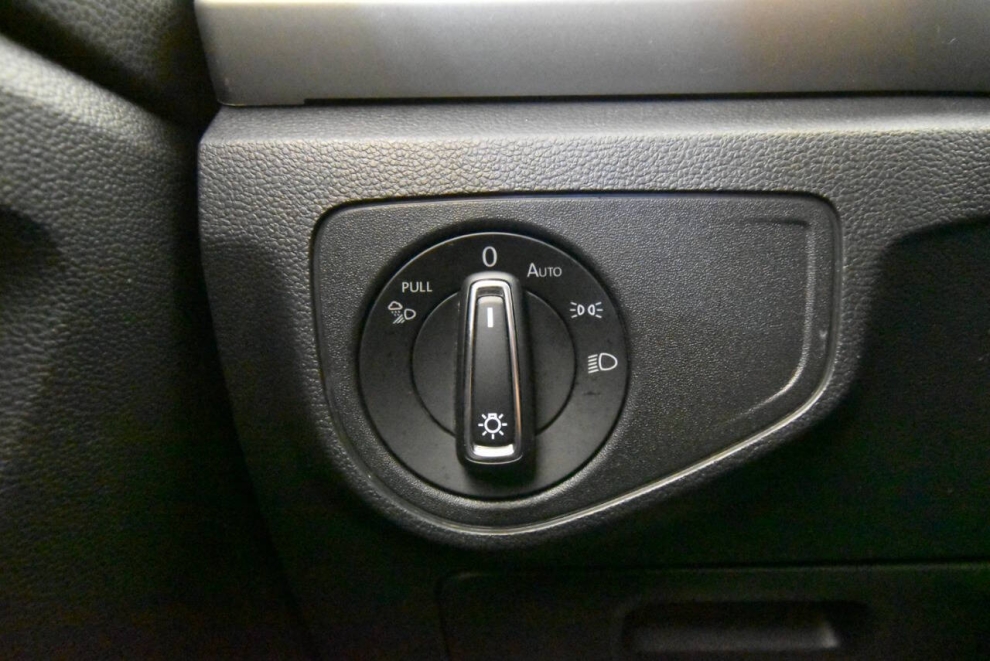 2022 Volkswagen Atlas Cross Sport V6 SE 4Motion AWD 4dr SUV w/Technology, Black, Mileage: 71,651 - photo 28