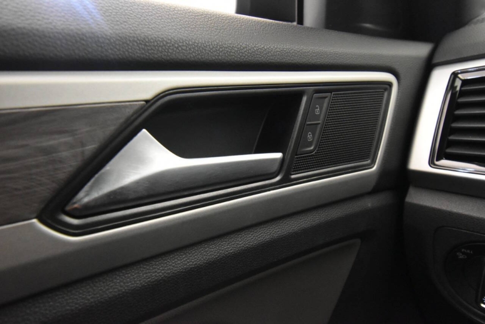 2022 Volkswagen Atlas Cross Sport V6 SE 4Motion AWD 4dr SUV w/Technology, Black, Mileage: 71,651 - photo 30