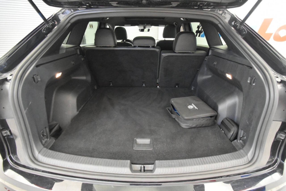 2022 Volkswagen Atlas Cross Sport V6 SE 4Motion AWD 4dr SUV w/Technology, Black, Mileage: 71,651 - photo 34