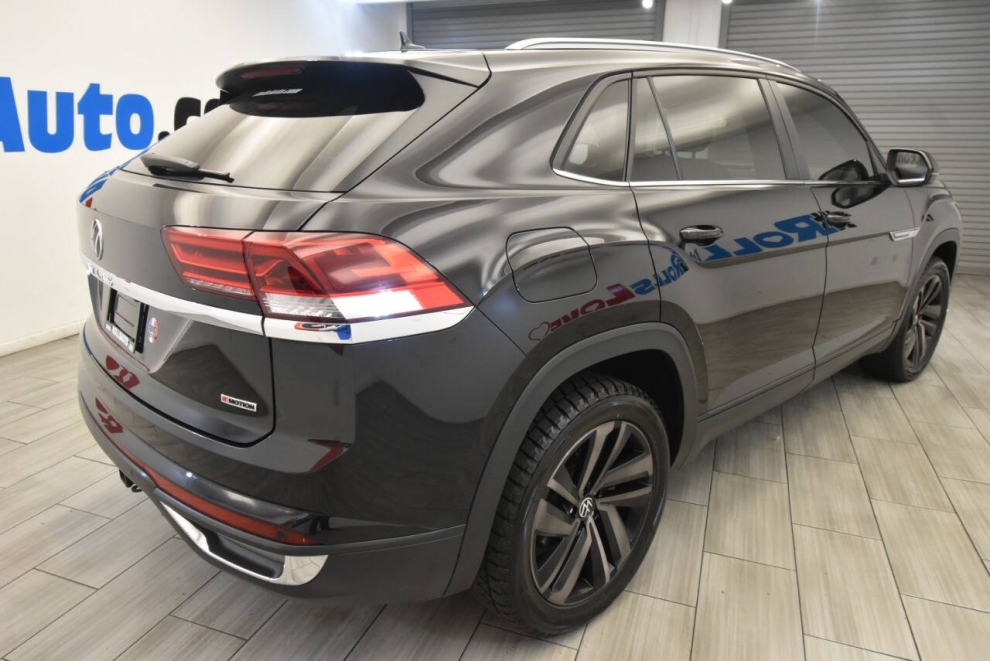 2022 Volkswagen Atlas Cross Sport V6 SE 4Motion AWD 4dr SUV w/Technology, Black, Mileage: 71,651 - photo 4