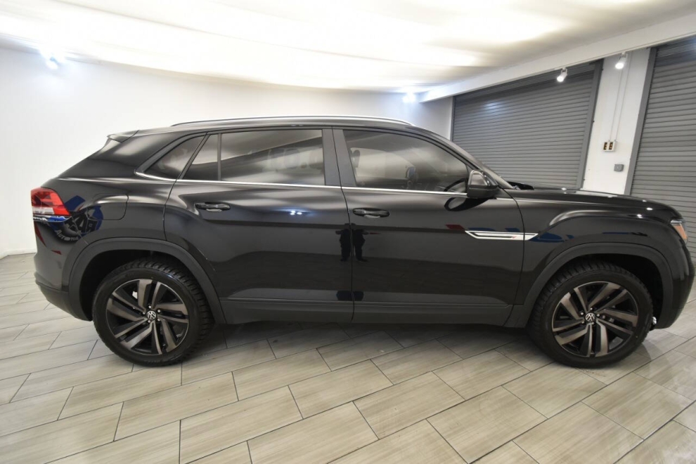 2022 Volkswagen Atlas Cross Sport V6 SE 4Motion AWD 4dr SUV w/Technology, Black, Mileage: 71,651 - photo 5
