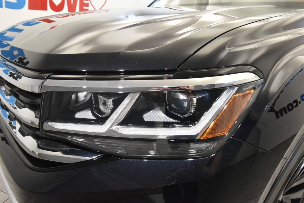 2022 Volkswagen Atlas Cross Sport V6 SE 4Motion AWD 4dr SUV w/Technology, Black, Mileage: 71,651 - photo 7