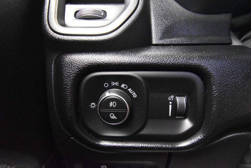 2020 RAM 1500 Rebel 4x4 4dr Crew Cab 5.6 ft. SB Pickup, Gray, Mileage: 64,636 - photo 27