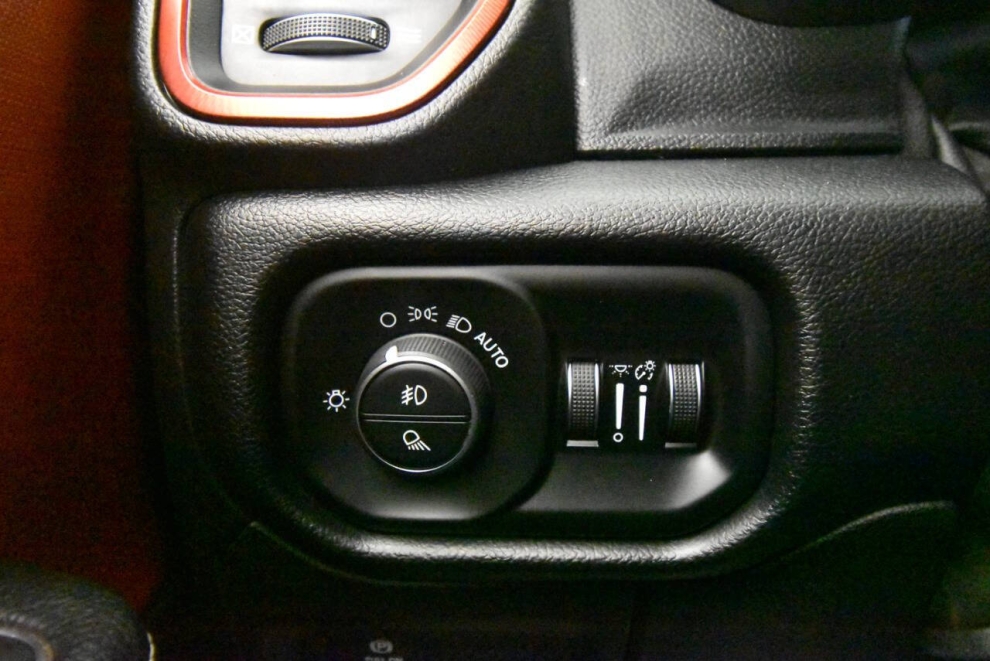 2019 RAM 1500 Rebel 4x4 4dr Quad Cab 6.4 ft. SB Pickup, Blanco, Mileage: 103,430 - photo 30