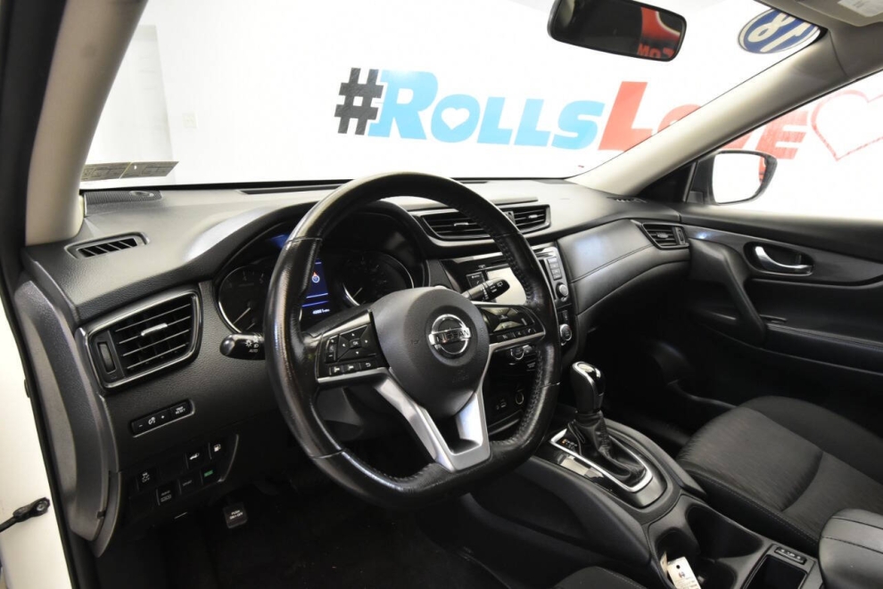 2018 Nissan Rogue SV AWD, White, Mileage: 48,847 - photo 10