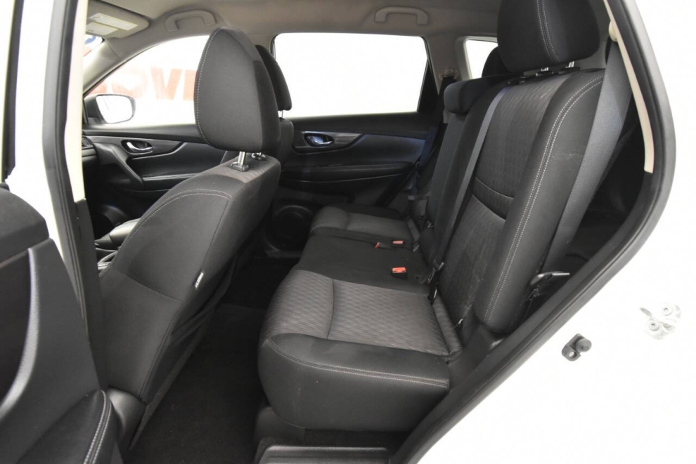2018 Nissan Rogue SV AWD, White, Mileage: 48,847 - photo 12