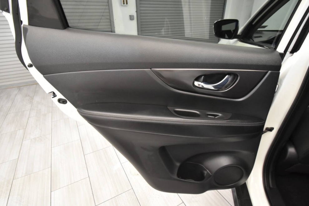 2018 Nissan Rogue SV AWD, White, Mileage: 48,847 - photo 13