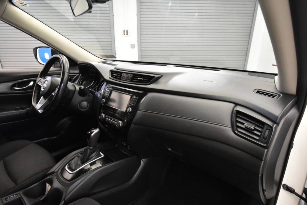 2018 Nissan Rogue SV AWD, White, Mileage: 48,847 - photo 14