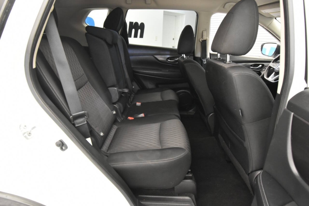 2018 Nissan Rogue SV AWD, White, Mileage: 48,847 - photo 16