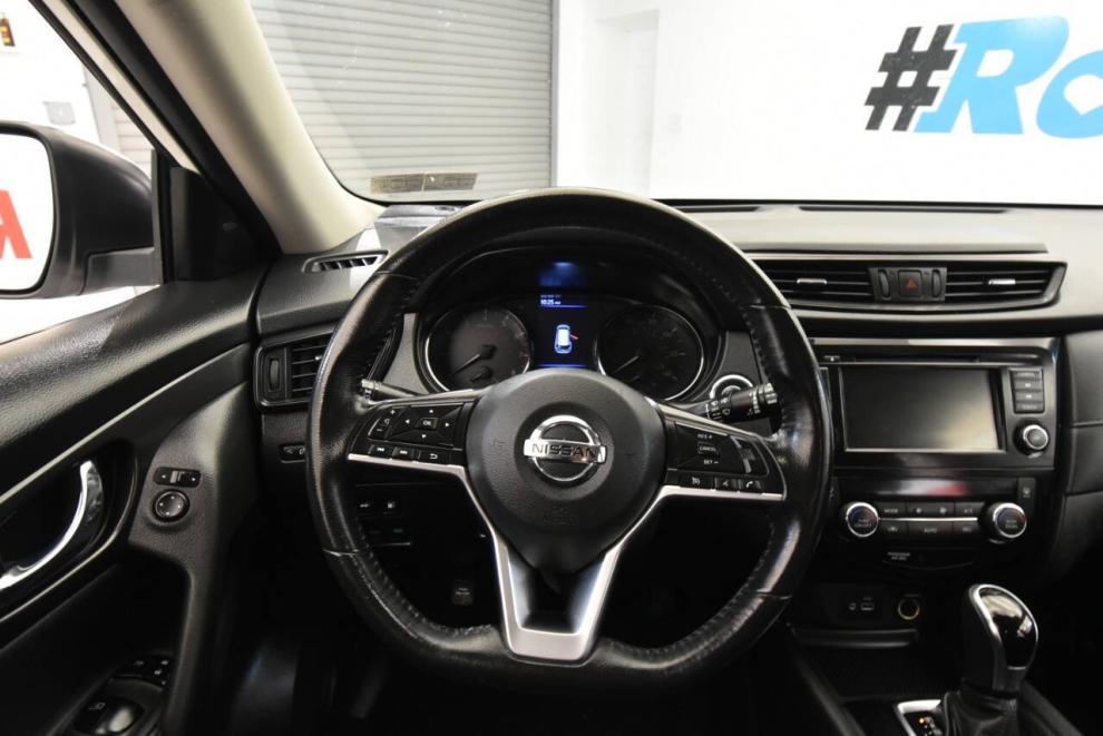 2018 Nissan Rogue SV AWD, White, Mileage: 48,847 - photo 18