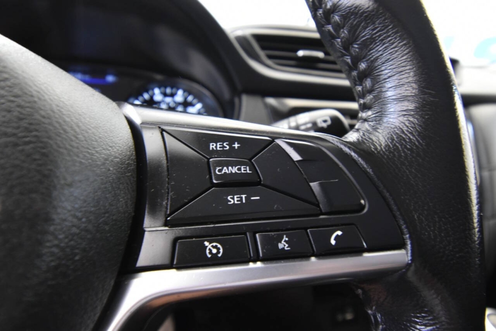 2018 Nissan Rogue SV AWD, White, Mileage: 48,847 - photo 20