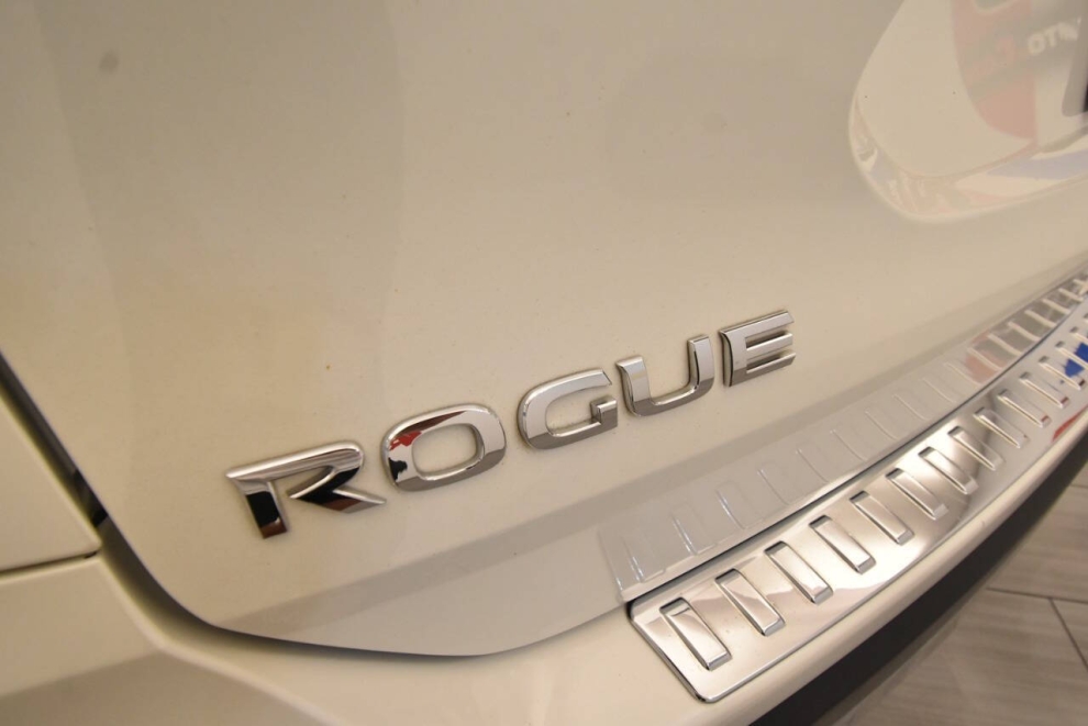 2018 Nissan Rogue SV AWD, White, Mileage: 48,847 - photo 30