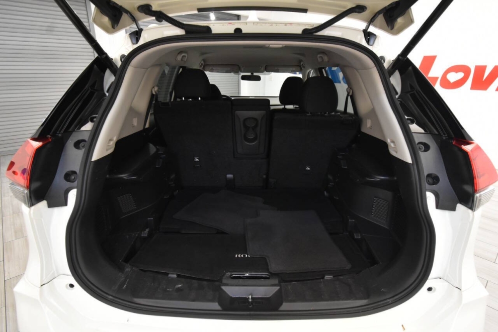 2018 Nissan Rogue SV AWD, White, Mileage: 48,847 - photo 32
