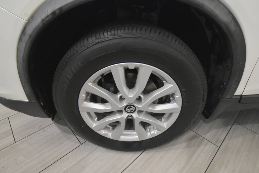 2018 Nissan Rogue SV AWD, White, Mileage: 48,847 - photo 8