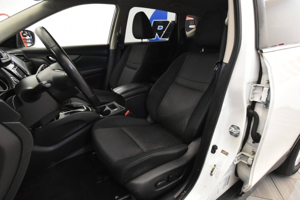 2018 Nissan Rogue SV AWD, White, Mileage: 48,847 - photo 9