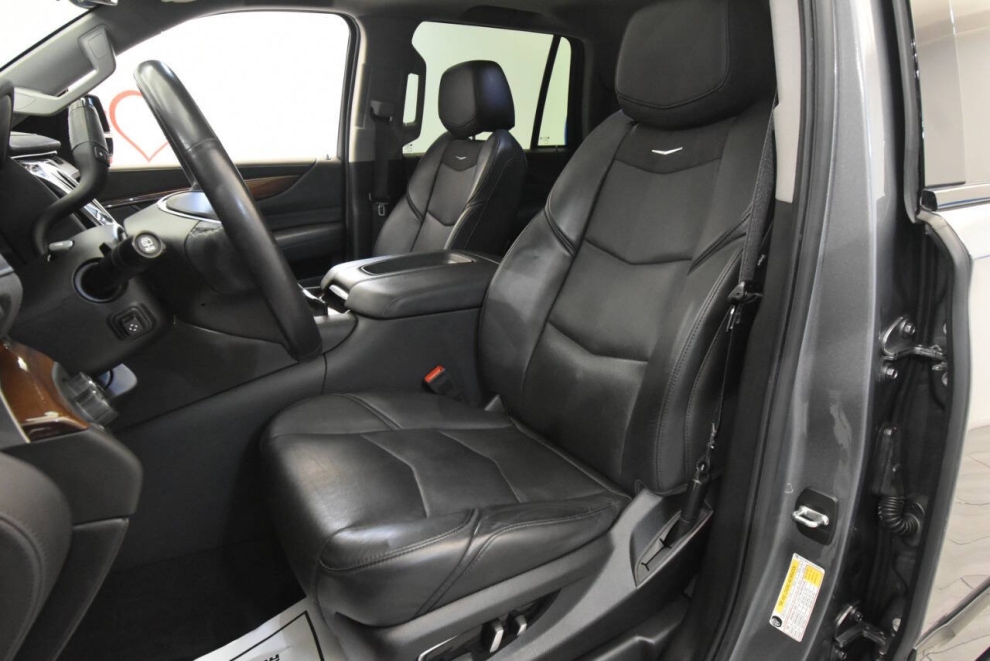 2020 Cadillac Escalade Luxury 4x4 4dr SUV, Gris, Mileage: 55,890 - photo 10