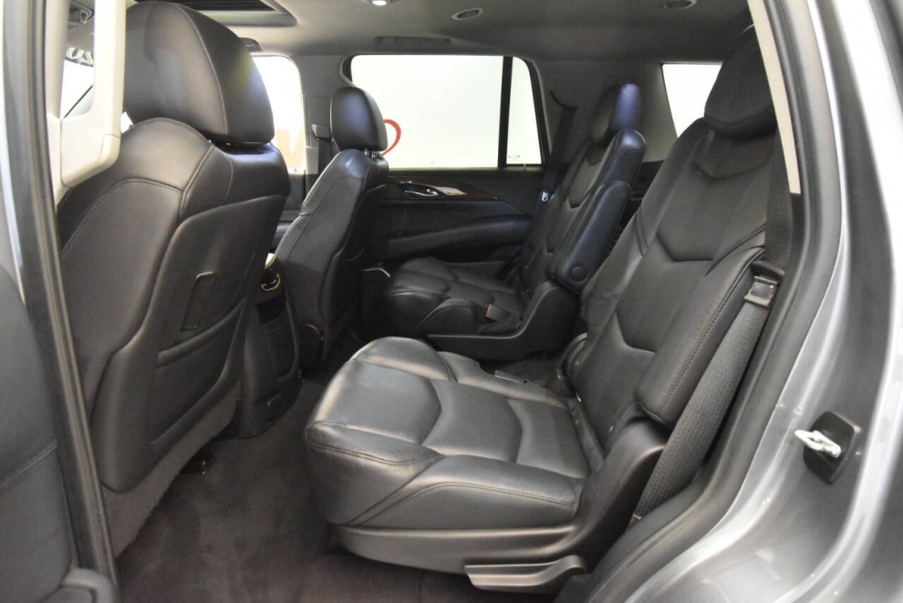 2020 Cadillac Escalade Luxury 4x4 4dr SUV, Gris, Mileage: 55,890 - photo 13