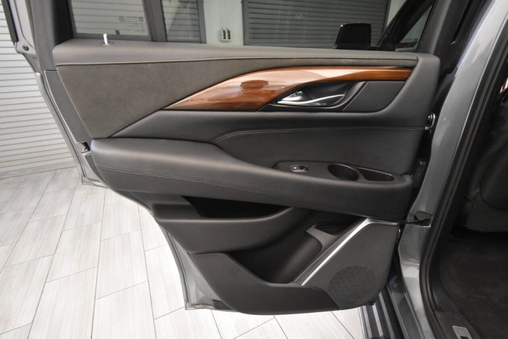 2020 Cadillac Escalade Luxury 4x4 4dr SUV, Gris, Mileage: 55,890 - photo 15