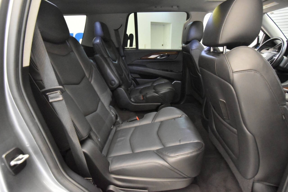 2020 Cadillac Escalade Luxury 4x4 4dr SUV, Gris, Mileage: 55,890 - photo 18