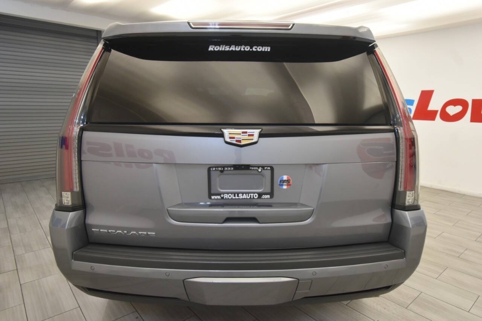 2020 Cadillac Escalade Luxury 4x4 4dr SUV, Gris, Mileage: 55,890 - photo 3
