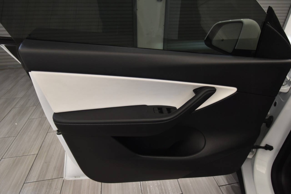 2022 Tesla Model Y Long Range AWD 4dr Crossover, White, Mileage: 67,702 - photo 11