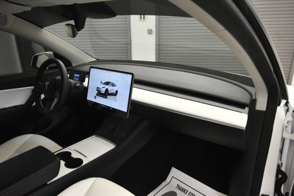 2022 Tesla Model Y Long Range AWD 4dr Crossover, White, Mileage: 67,702 - photo 15