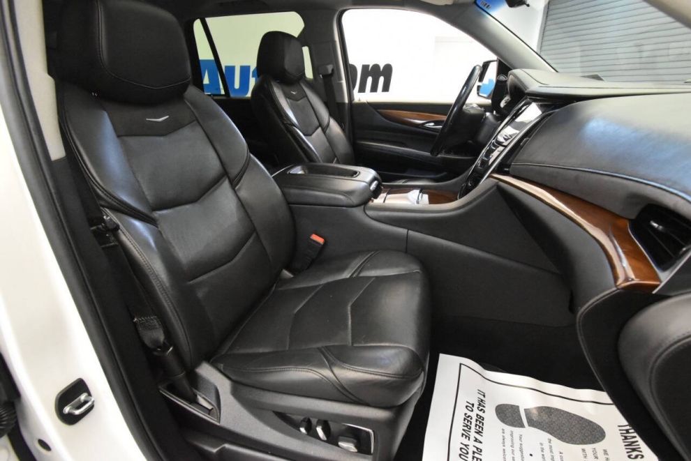 2019 Cadillac Escalade Premium Luxury 4x4 4dr SUV, White, Mileage: 78,236 - photo 17