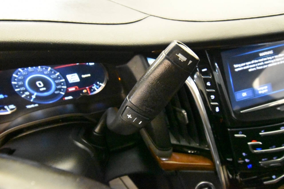2019 Cadillac Escalade Premium Luxury 4x4 4dr SUV, White, Mileage: 78,236 - photo 23