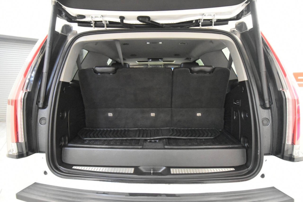 2019 Cadillac Escalade Premium Luxury 4x4 4dr SUV, White, Mileage: 78,236 - photo 37