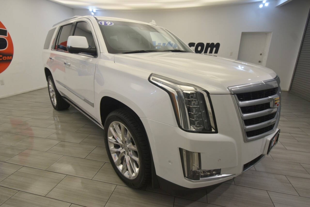 2019 Cadillac Escalade Premium Luxury 4x4 4dr SUV, White, Mileage: 78,236 - photo 6