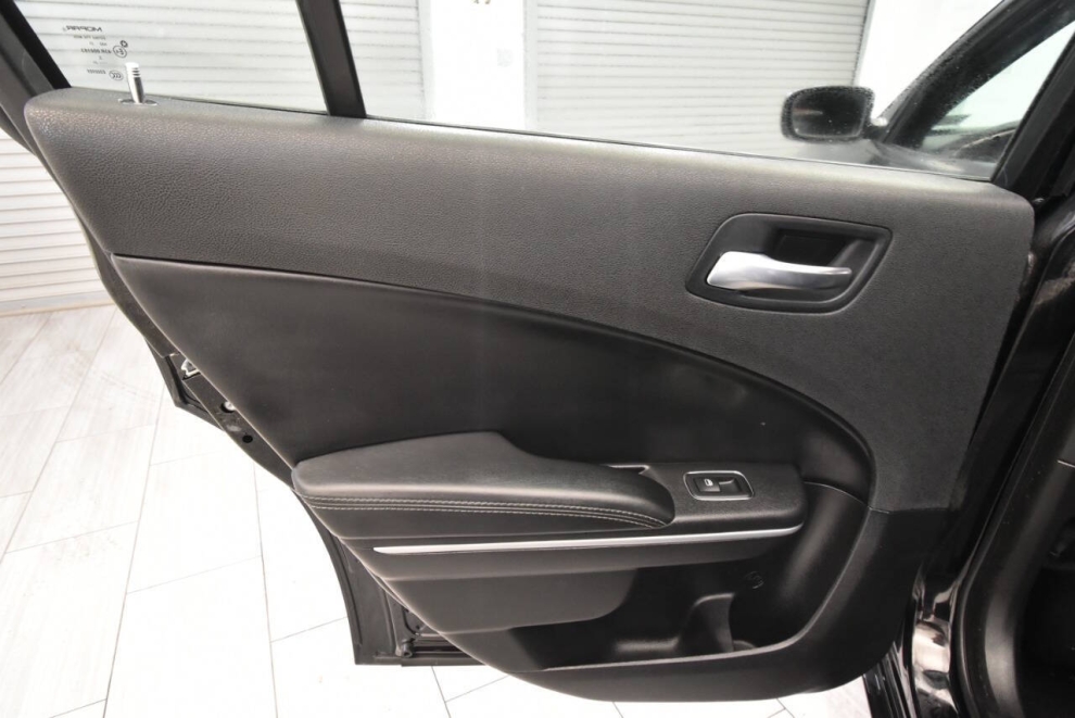 2021 Dodge Charger SXT 4dr Sedan, Black, Mileage: 61,978 - photo 13