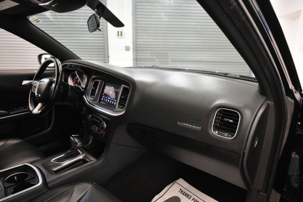 2021 Dodge Charger SXT 4dr Sedan, Black, Mileage: 61,978 - photo 14