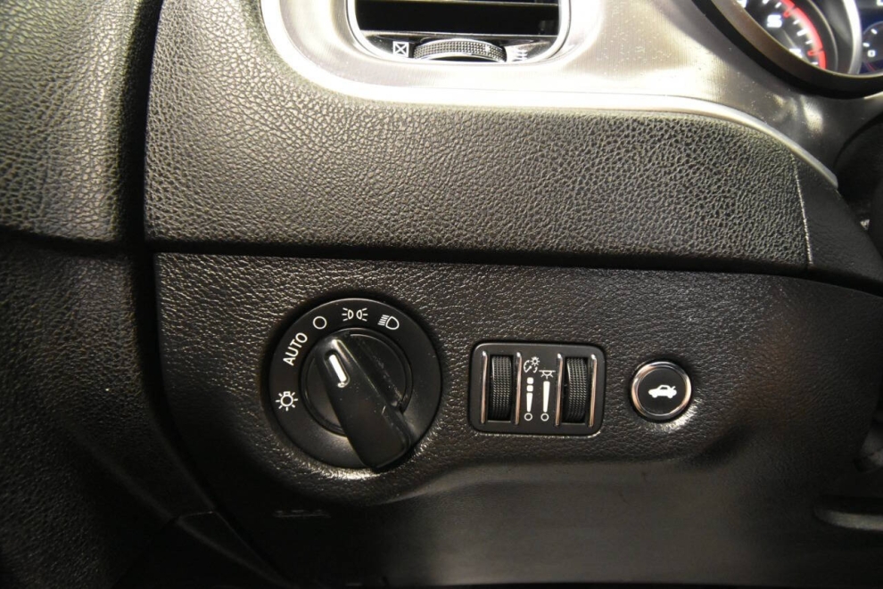 2021 Dodge Charger SXT 4dr Sedan, Black, Mileage: 61,978 - photo 27