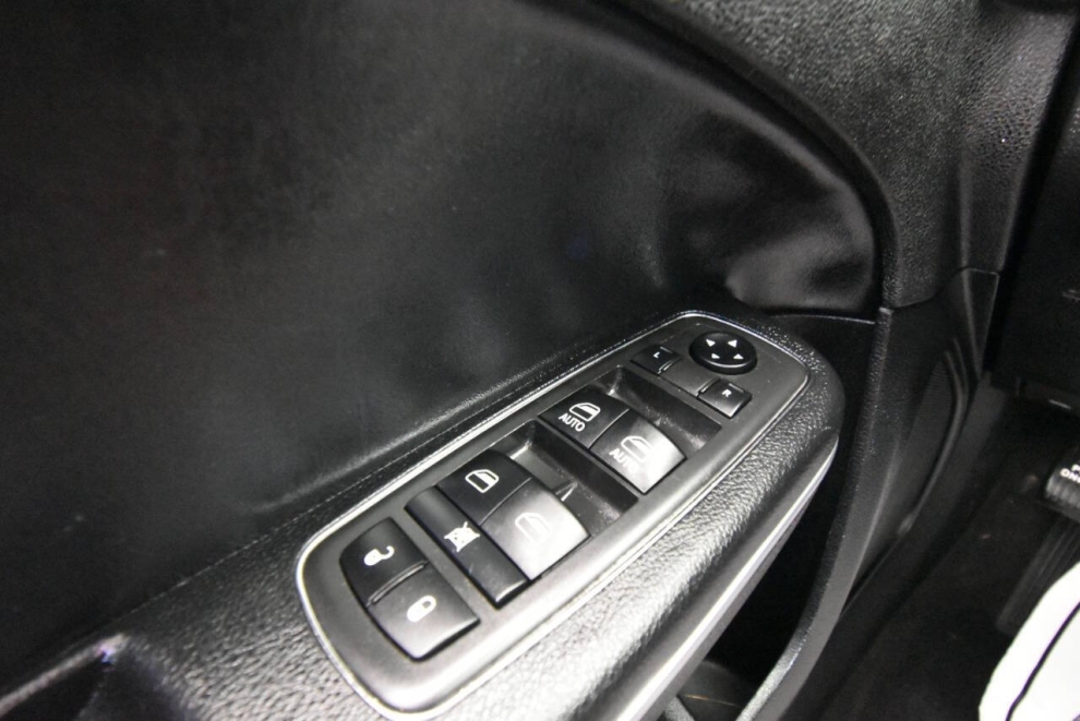 2021 Dodge Charger SXT 4dr Sedan, Black, Mileage: 61,978 - photo 28