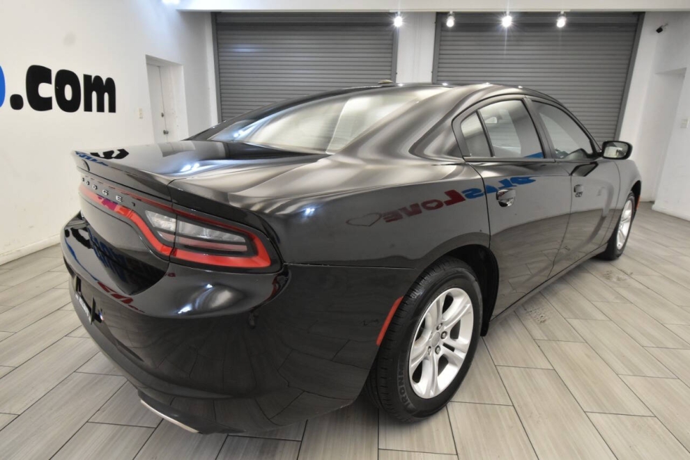 2021 Dodge Charger SXT 4dr Sedan, Black, Mileage: 61,978 - photo 4