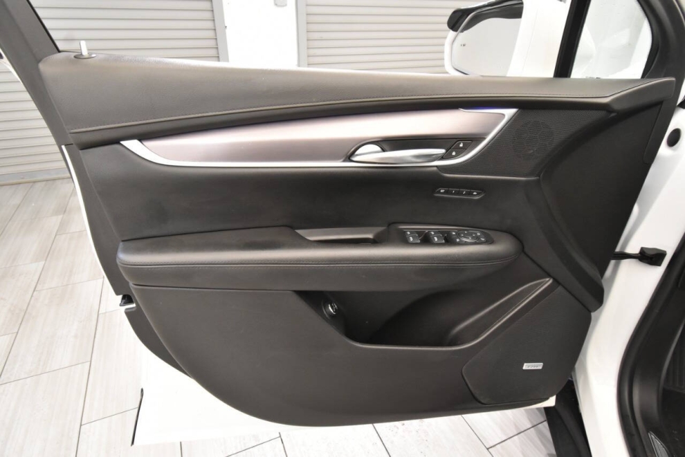 2017 Cadillac XT5 Premium Luxury 4x4 4dr SUV, White, Mileage: 60,130 - photo 10