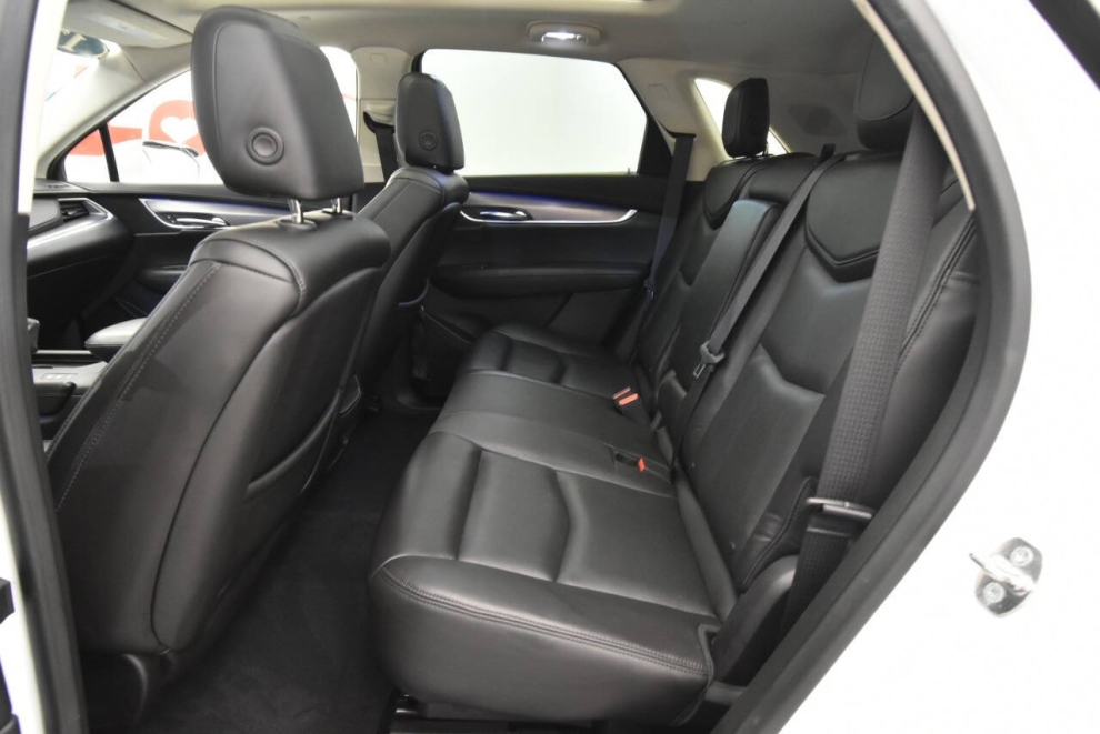 2017 Cadillac XT5 Premium Luxury 4x4 4dr SUV, White, Mileage: 60,130 - photo 11