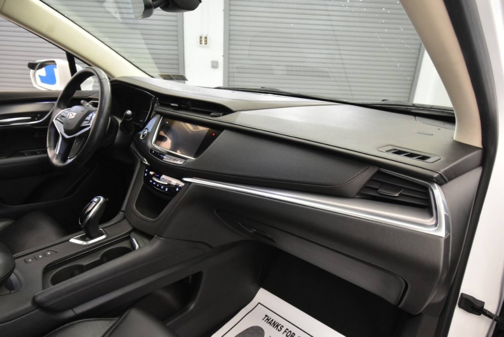 2017 Cadillac XT5 Premium Luxury 4x4 4dr SUV, White, Mileage: 60,130 - photo 13