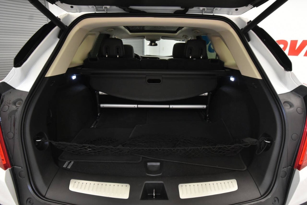 2017 Cadillac XT5 Premium Luxury 4x4 4dr SUV, White, Mileage: 60,130 - photo 32