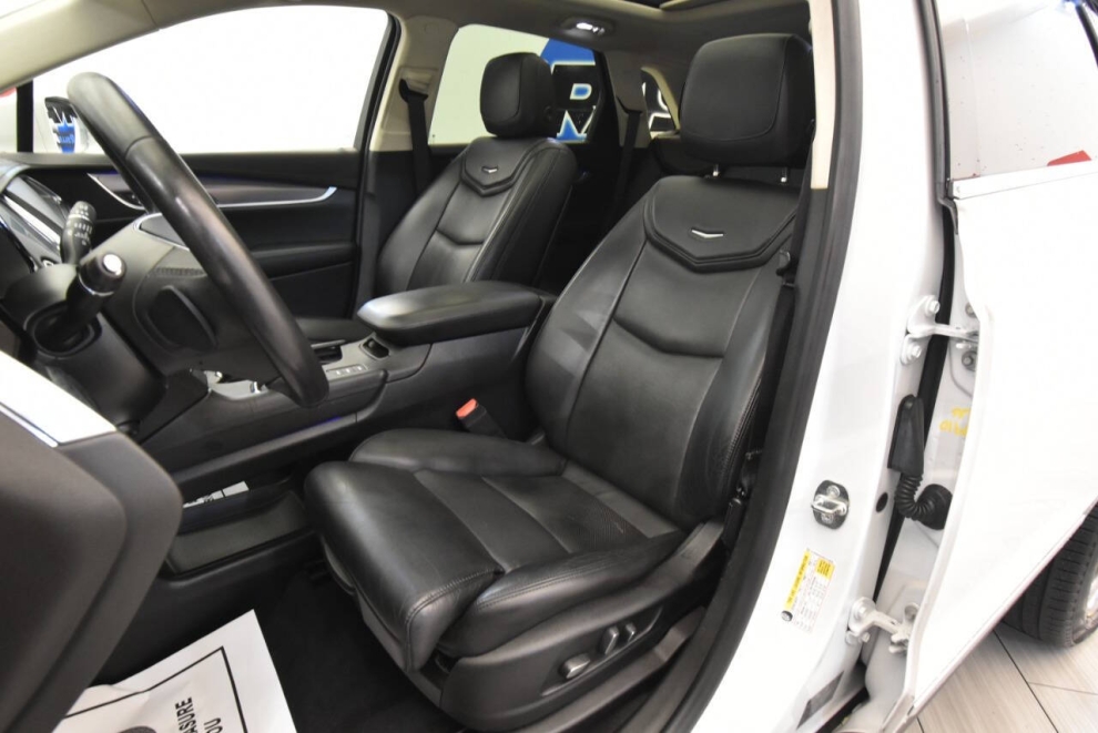 2017 Cadillac XT5 Premium Luxury 4x4 4dr SUV, White, Mileage: 60,130 - photo 8