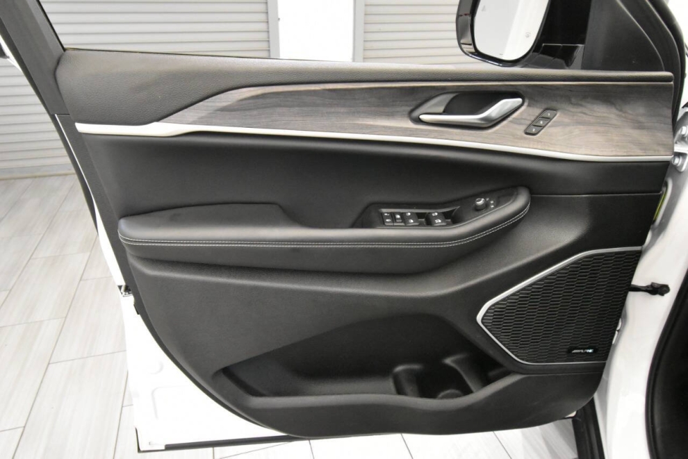 2023 Jeep Grand Cherokee 4XE, White, Mileage: 24,348 - photo 10