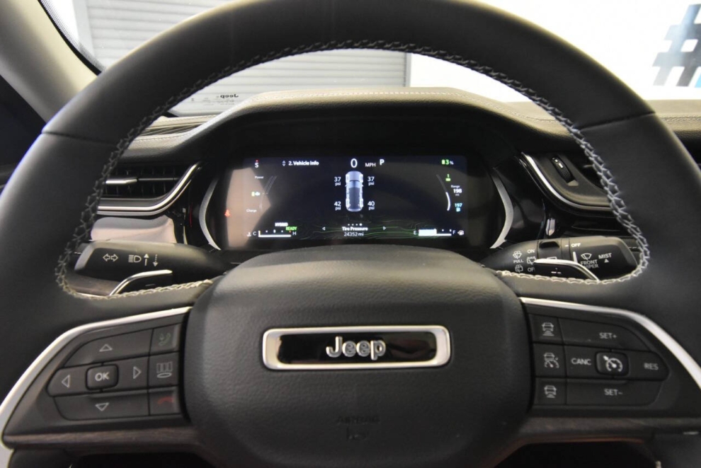 2023 Jeep Grand Cherokee 4XE, White, Mileage: 24,348 - photo 24