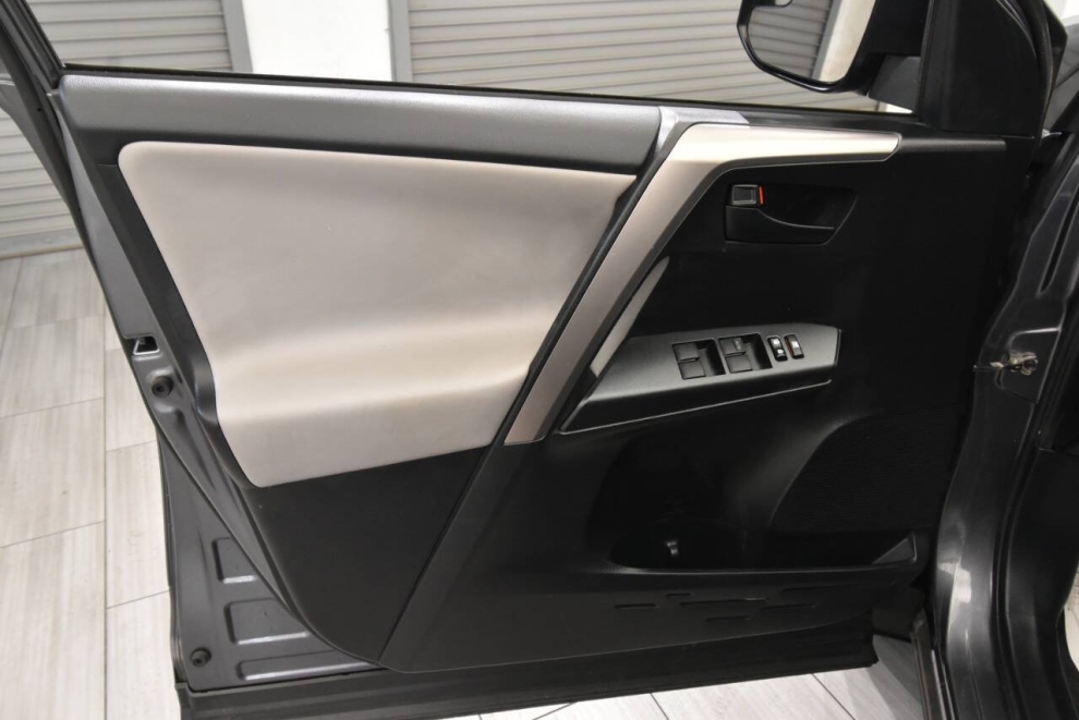 2018 Toyota RAV4 Hybrid LE, Gray, Mileage: 88,022 - photo 11