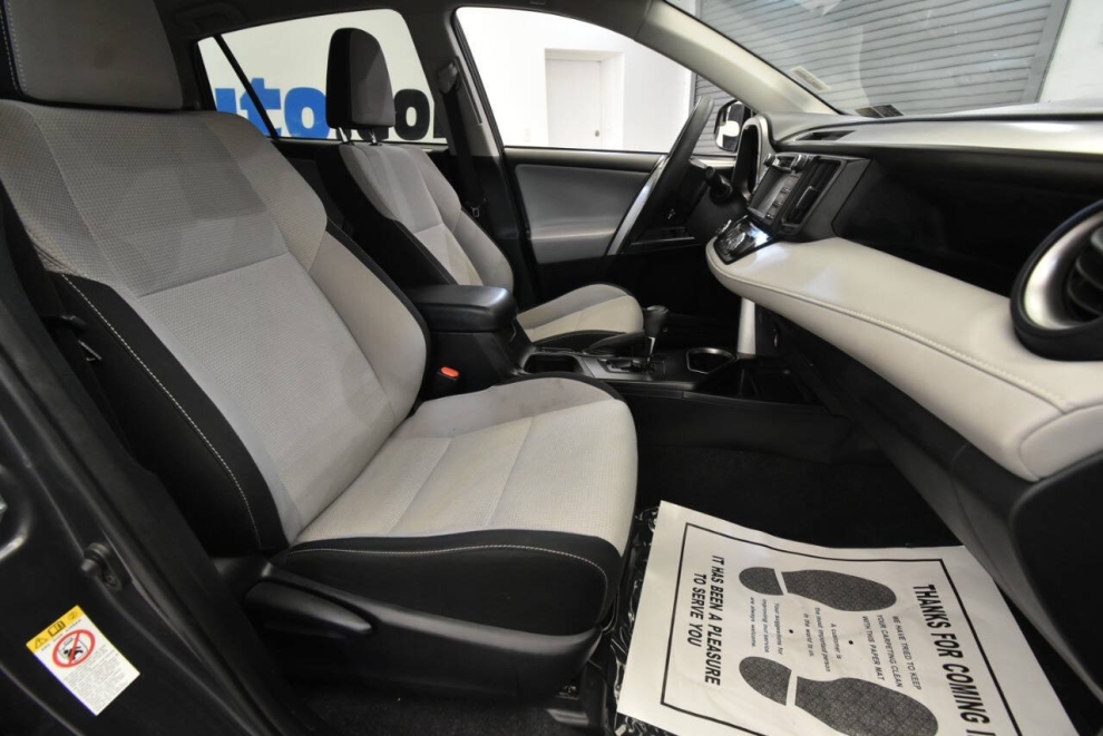 2018 Toyota RAV4 Hybrid LE, Gray, Mileage: 88,022 - photo 15