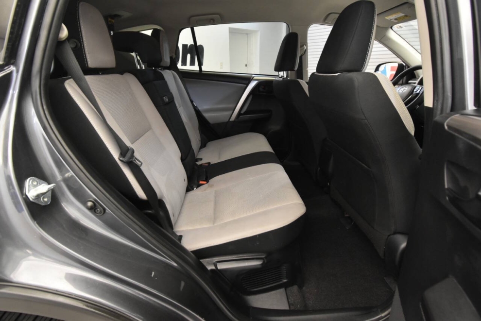 2018 Toyota RAV4 Hybrid LE, Gray, Mileage: 88,022 - photo 16