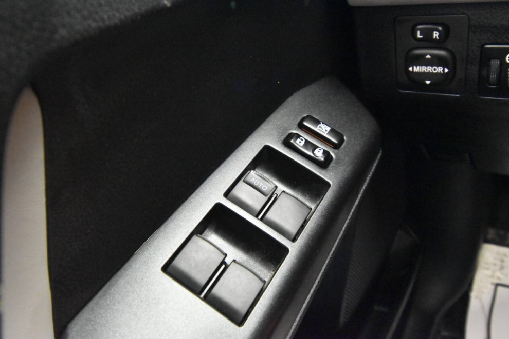 2018 Toyota RAV4 Hybrid LE, Gray, Mileage: 88,022 - photo 28
