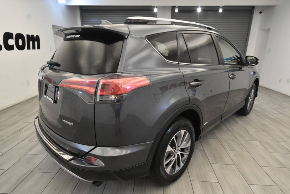 2018 Toyota RAV4 Hybrid LE, Gray, Mileage: 88,022 - photo 4