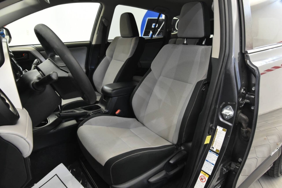 2018 Toyota RAV4 Hybrid LE, Gray, Mileage: 88,022 - photo 9