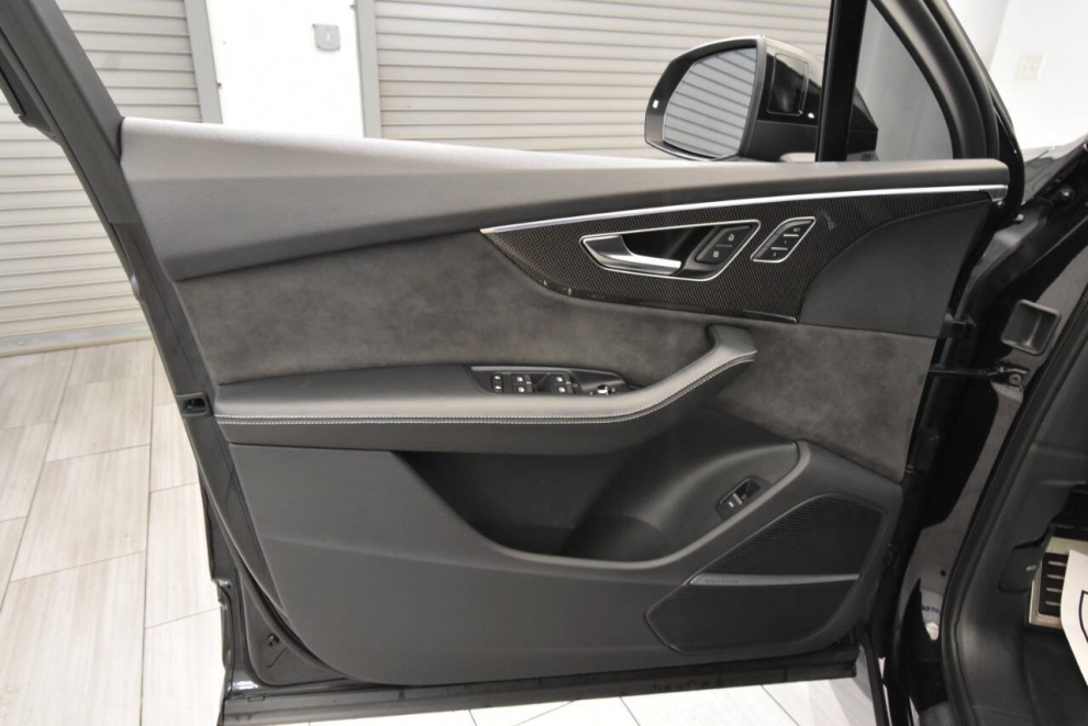 2021 Audi SQ7 4.0T quattro Premium Plus AWD 4dr SUV, Black, Mileage: 97,059 - photo 13