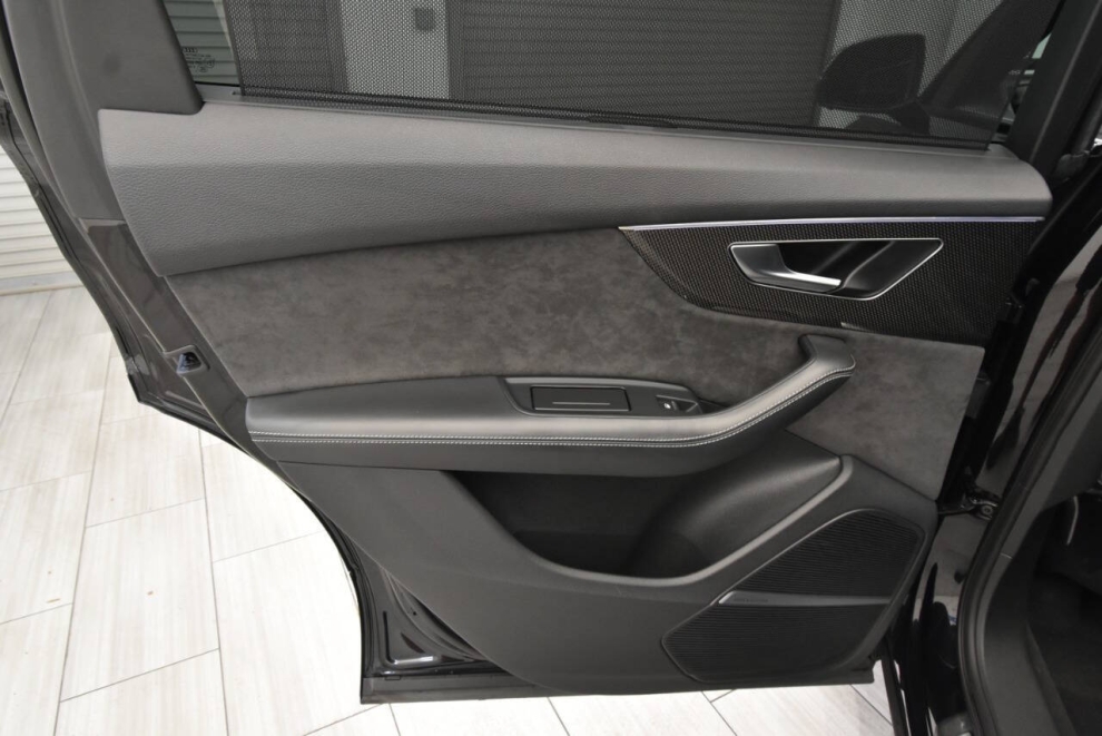 2021 Audi SQ7 4.0T quattro Premium Plus AWD 4dr SUV, Black, Mileage: 97,059 - photo 15